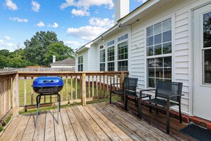 Terrace/patio - Near Airport-20 Min to Downtown- Chucktown Retreat (North Charleston)