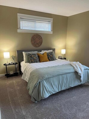 3 bedrooms, desk, iron/ironing board, WiFi