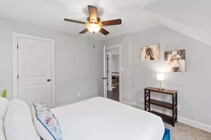 2 habitaciones, tabla de planchar con plancha, wifi y ropa de cama 