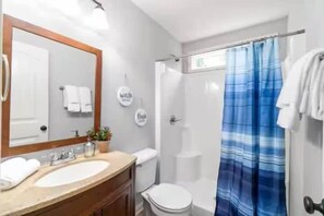 Ducha, secador de pelo, toallas