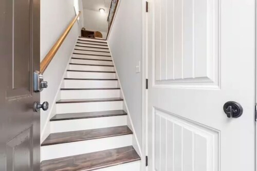 Mins from Downtown - Campbell Carriage House