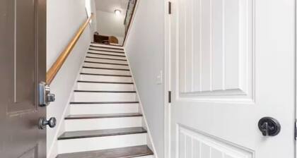 Mins from Downtown - Campbell Carriage House