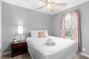 3 soverom, strykejern/-brett, wi-fi og sengetøy