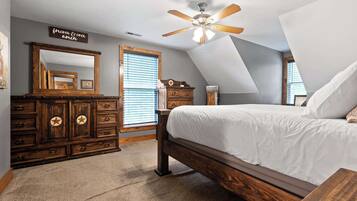 4 bedrooms, iron/ironing board, WiFi, bed sheets