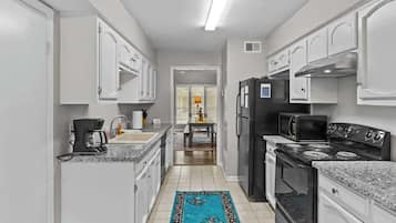 Coffee/tea maker, fridge, microwave, oven