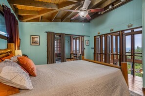 4 Schlafzimmer, Schreibtisch, Bügeleisen/Bügelbrett, WLAN