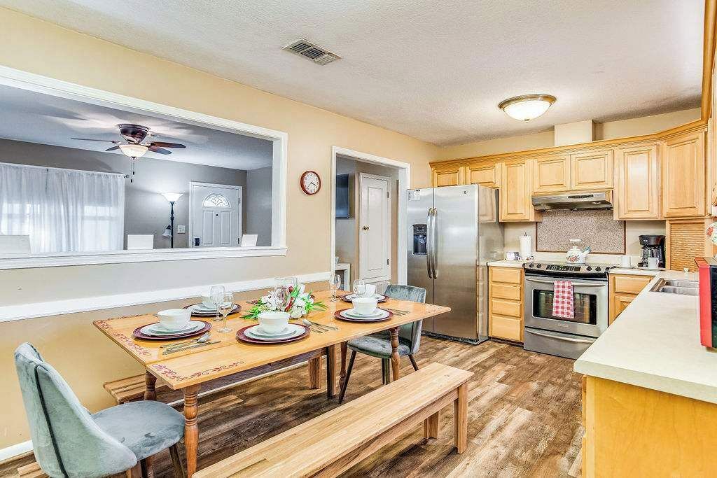 Kühlschrank, Mikrowelle, Herdplatte, Geschirrspüler