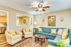 TV, bøker og kontorer