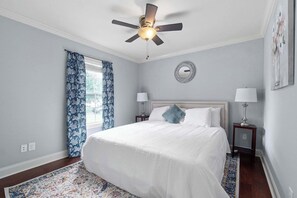 6 bedrooms, iron/ironing board, WiFi, bed sheets