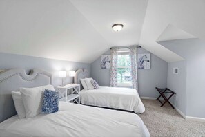 6 bedrooms, iron/ironing board, WiFi, bed sheets