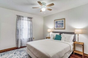 2 chambres, fer et planche à repasser, Wi-Fi, draps fournis