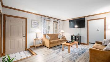 Tv, bøger, kontorer