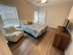 3 chambres, bureau, Wi-Fi, draps fournis