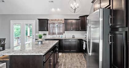 Mins to Downtown & Ft Campbell - Lux at Lancelot