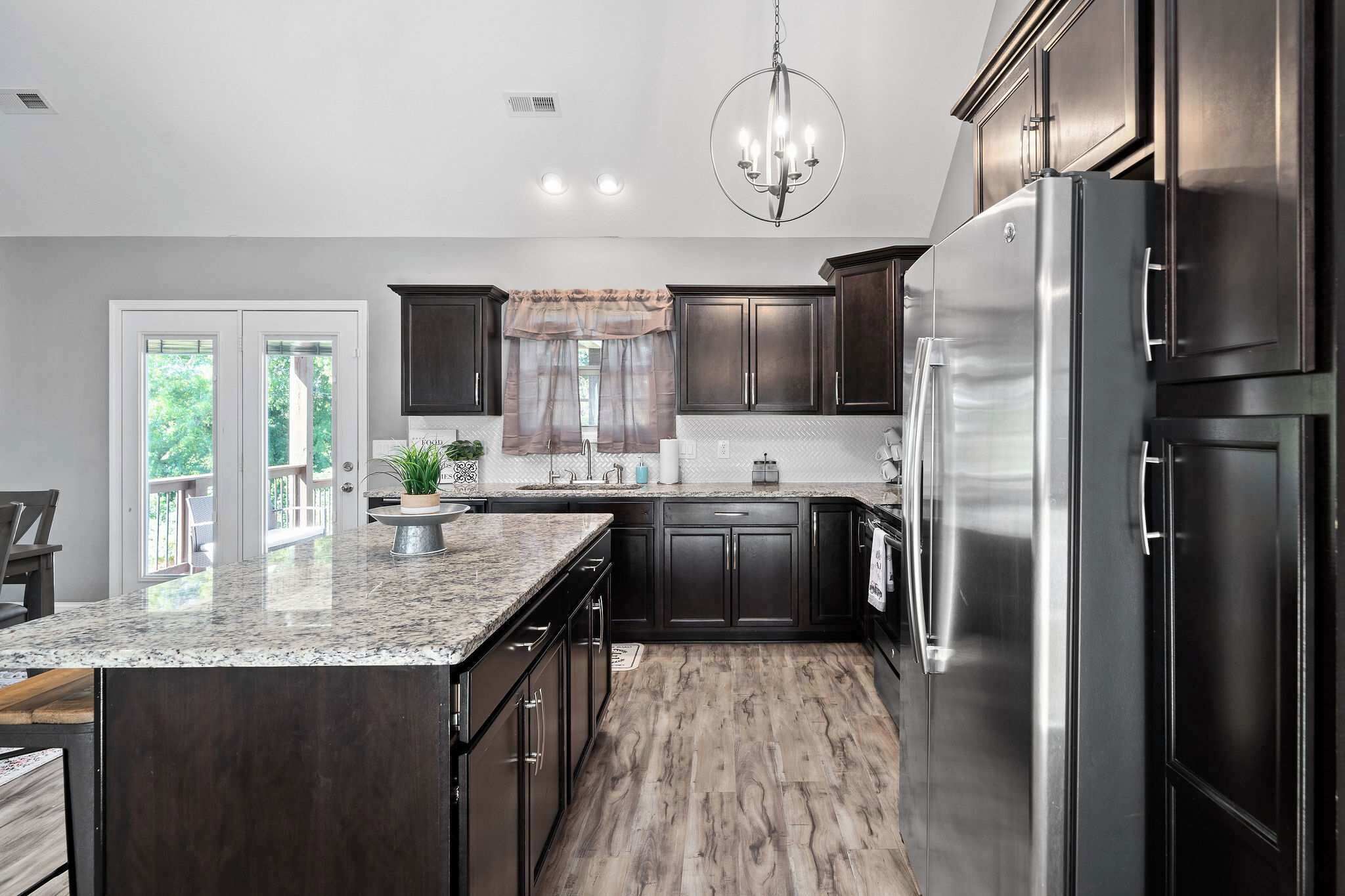 冰箱、微波炉、烤箱、炉灶