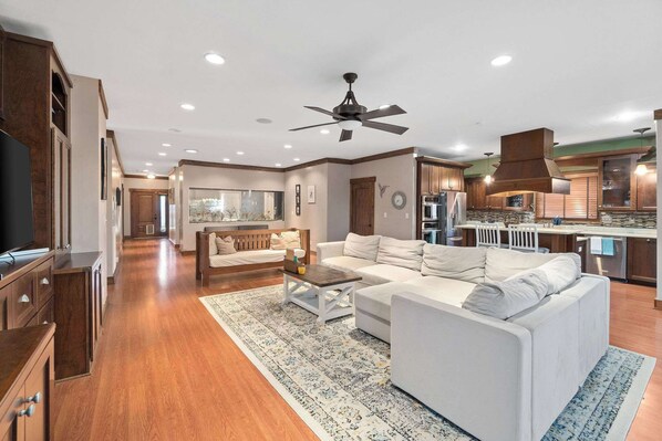 Televisión y oficina 