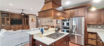 5 Minutes to Campbell - Clarksville Craftsman