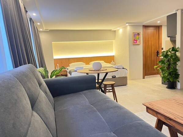 King Studio | Blackout drapes, soundproofing, iron/ironing board, free WiFi - Khalkedon Suites (Istanbul)