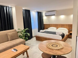 54-inch Smart TV with digital channels - Khalkedon Suites (Istanbul)