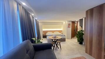 Comfort Studio, 1 King Bed with Sofa bed