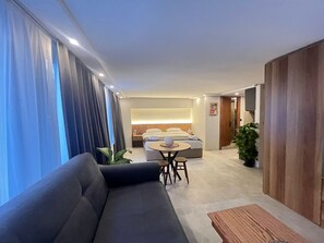 Studio Comfort, 1 Tempat Tidur King dengan tempat tidur Sofa | Tirai kedap cahaya, kedap suara, setrika/meja setrika, dan Wi-Fi gratis
