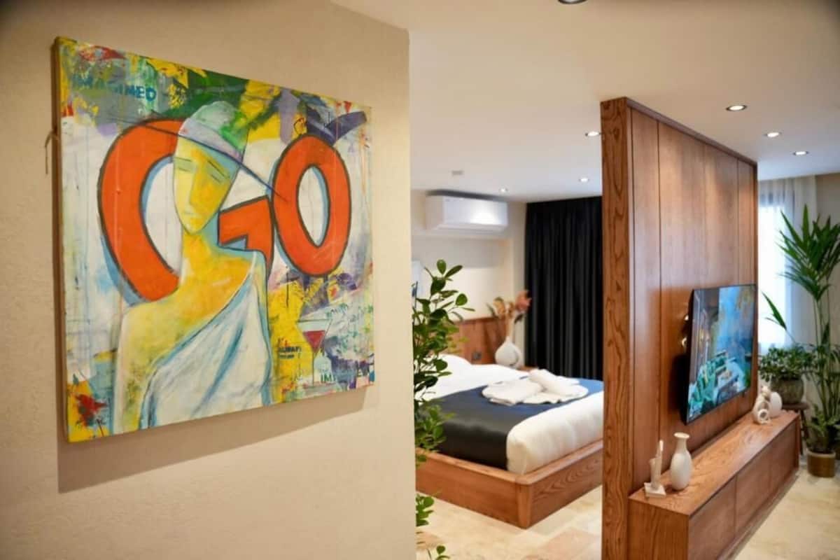 Cortinas blackout, insonorización y tabla de planchar con plancha