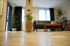 54 吋智能電視連數碼電視頻道