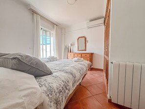 3 bedrooms - 2-bedroom Apartment With Full-length Balcony and Shared Roof Terrace in Central (Nerja)