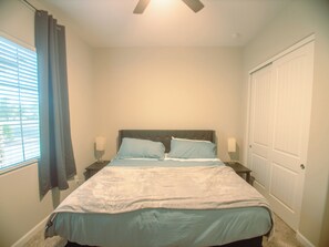 1 habitación, tabla de planchar con plancha, wifi gratis y ropa de cama