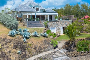 Exterior - Les Frangipaniers, exceptional villa with swimming pool and direct sea access (Unknown)