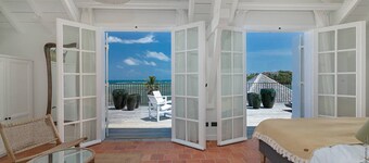 Les Frangipaniers, exceptional villa with swimming pool and direct sea access