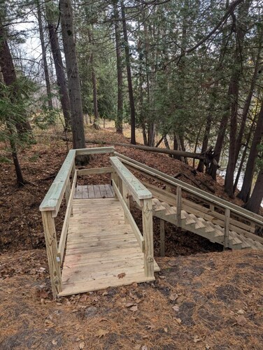 Charming 2-Bedroom Cabin on the River in Beaverton