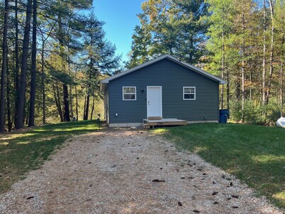 Charming 2-Bedroom Cabin on the River in Beaverton