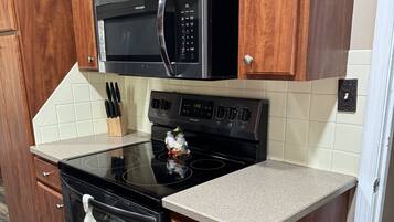 Mikroaaltouuni, uuni, liesi, astianpesukone