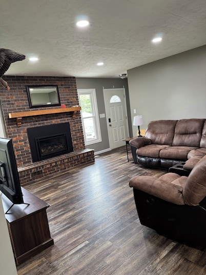 4-bedroom home in Hutchinson with beautiful yard and patio. Pet friendly! Enjoy!