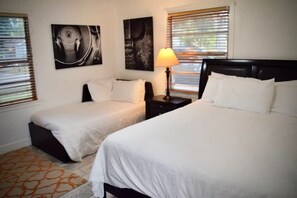2 chambres, fer et planche à repasser, Wi-Fi, draps fournis