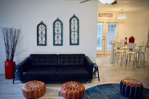 Charming 2-bedroom house in brilliant Houston with AC, WiFi