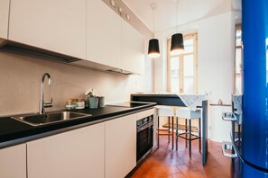 Fridge, dishwasher, coffee/tea maker, toaster