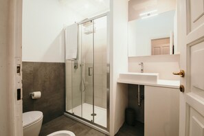 Bruser, hårtørrer, håndklæder