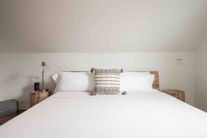 3 عدّة غرف نوم ومكواة/لوح كي وواي فاي وملاءات أسرّة