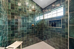 Spa - Pink Palace SoCo Dream Townhome! (Austin)