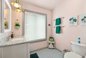 Bathroom - Pink Palace SoCo Dream Townhome! (Austin)