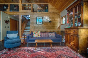 Smart TV, fireplace, computer monitors