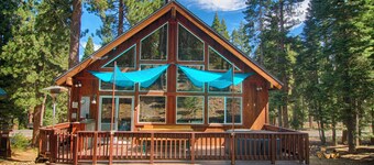 Luxury Truckee Chalet w/ Hot Tub, Deck & Workspaces – Near Donner + Tahoe