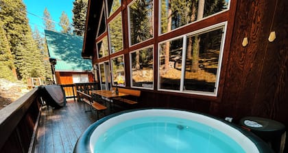 Luxury Truckee Chalet w/ Hot Tub, Deck & Workspaces – Near Donner + Tahoe