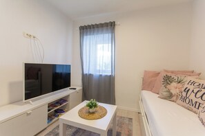 Smart TV - Charming 1-bedroom apartment with AC, WiFi in delightful Dubrovnik (Dubrovnik)