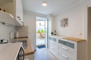 Microwave, oven, stovetop - Charming 1-bedroom apartment with AC, WiFi in delightful Dubrovnik (Dubrovnik)