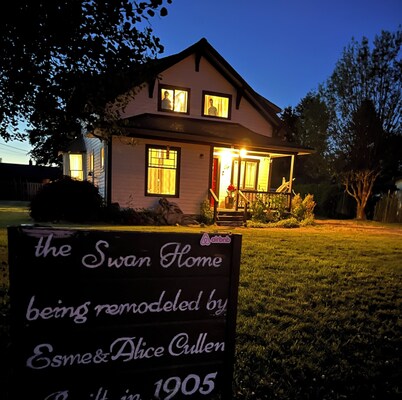 The Swan House - Official Twilight Stay in Forks, WA - Olympic National Park 