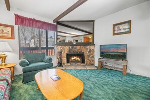 テレビ、DVD プレーヤー