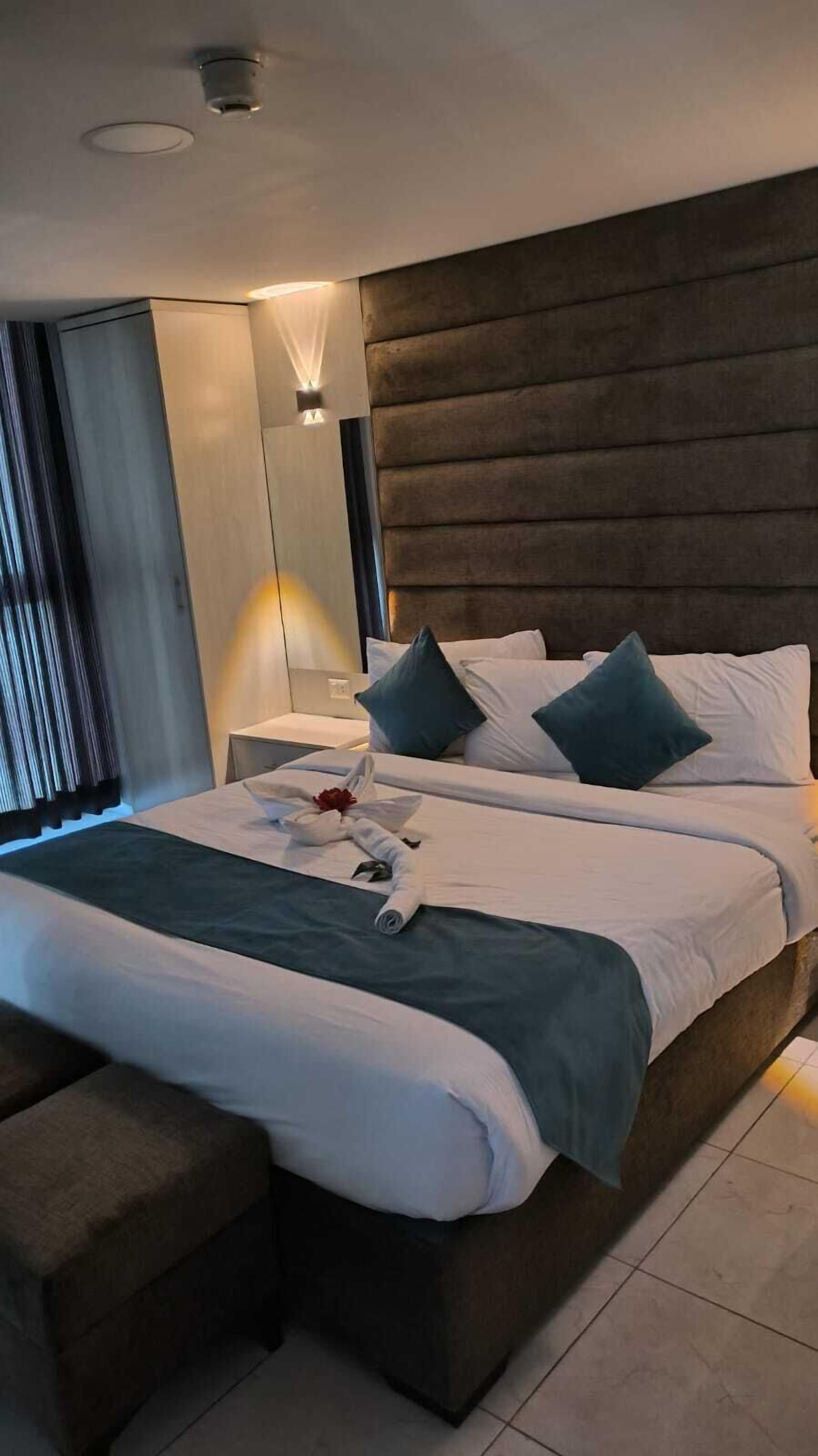 Deluxe Double Room, 1 Bedroom, Balcony, City View | Egyptian cotton sheets, premium bedding, pillowtop beds, in-room safe